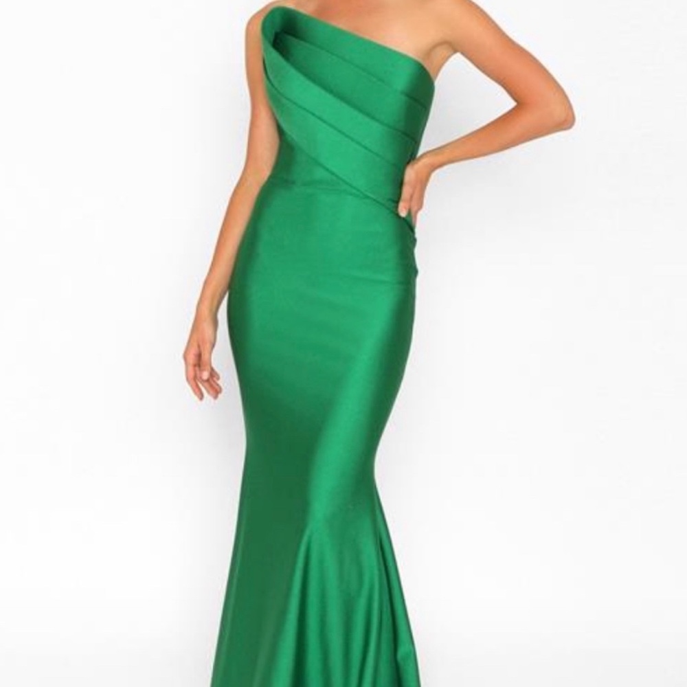Authentic Nicole Bakti Kelly Green Gown size 6 - style 7082